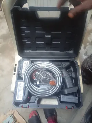 Hitachi 118v Cordless Portable Pressure Washer.