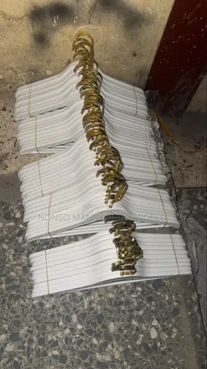 High Quality White Luxury Hangers With Gold Head