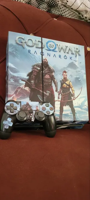 Pre-Owned Customized Playstation 4 Console One Controller