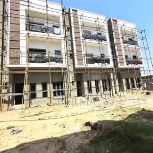 4bedrooms Town House in Jahi