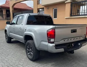 Toyota Tacoma SR5 Double Cab 6' Bed V6 AT 2023 Silver