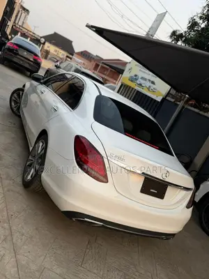 Mercedes-Benz C300 2020 White