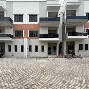 5bdrm Townhouse/Terrace in Garki for sale