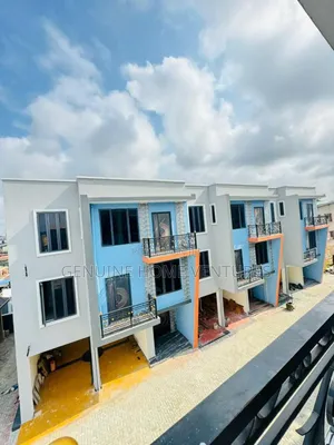 4bdrm Duplex in Yaba for sale