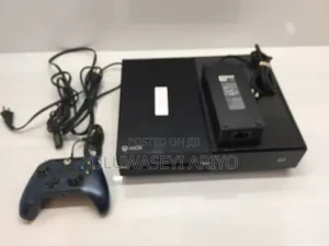 Complete Xbox 1 Wt 1 Wireless Pad and 5 Games Installed