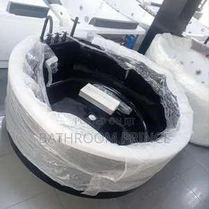 Spacious Glossy Black England Acrylic Bathtub
