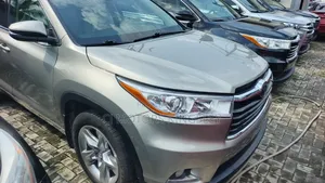 Toyota Highlander Limited Platinum 4dr SUV (3.5L 6cyl 6A) 2015 Gold