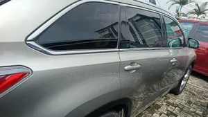 Toyota Highlander Limited Platinum 4dr SUV (3.5L 6cyl 6A) 2015 Gold