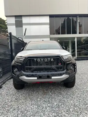 New Toyota Hilux 2025 Gray