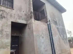 7bdrm Duplex in Ajoda Estate, Oluwo for rent