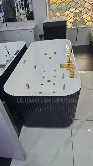 Ideal England 🏴󠁧󠁢󠁥󠁮󠁧󠁿 Black And White With Gold Faucet Jacuzzi