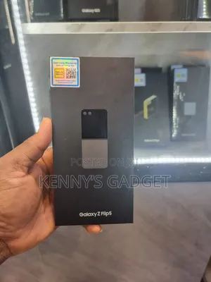 New Samsung Galaxy Z Flip5 256 GB Silver