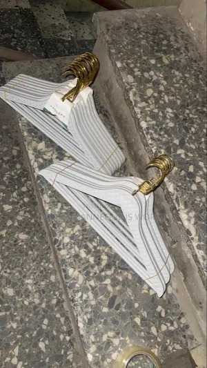 High Quality White Hangers With Golden Head