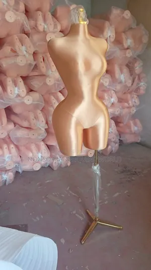 Imported Fully Pinnable Female Size 12 Dressform With Thighs