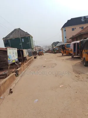 3bdrm Bungalow in Oke Iyinmi Market for sale