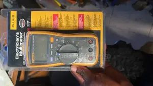 Fluke 117 Electrician's Multimeter