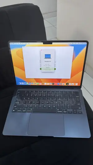Laptop Apple MacBook Air 2022 M2 8GB Apple M2 SSD 256GB