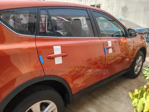 Toyota RAV4 LE FWD (2.5L 4cyl 6A) 2013 Orange