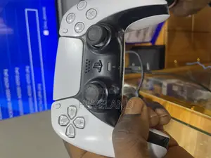 Clean Ps5 Controller (White Colour)