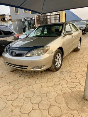 Toyota Camry LE 4dr Sedan (2.4L 4cyl 4A) 2004 Gold