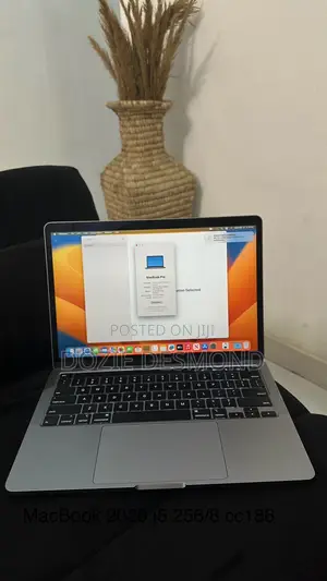 Laptop Apple MacBook Pro 2020 8GB Intel Core i5 SSD 256GB