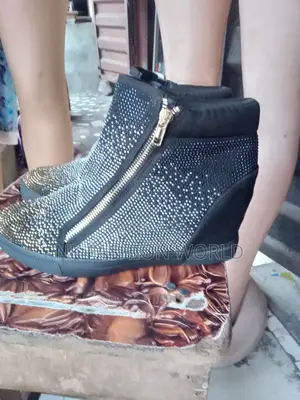 Authentic Original High Quality Designer Shoes