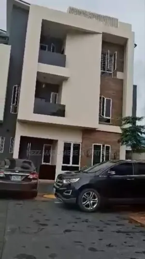 5bdrm Duplex in Dr Peter Odili , for sale