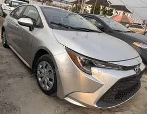 Toyota Corolla XLE 2021 Silver