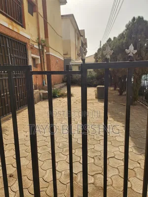 3bdrm Block of Flats in Gaduwa for sale