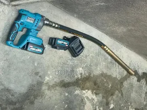 Makita 118v Lxt Cordless Concrete Vibrator.