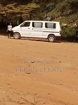 Toyota HiAce 2001 White
