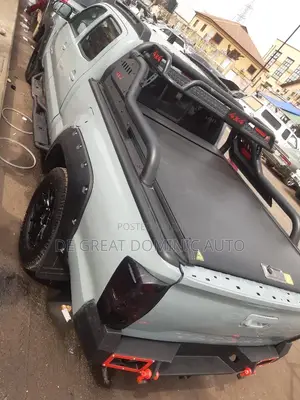 Rolling Boot Cover With Rugged Spoiler for Toyota Tacoma New Model