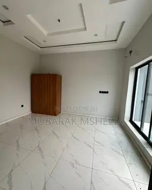 4bdrm Duplex in Gaduwa for sale
