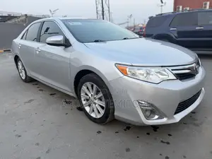 Toyota Camry XLE V6 4dr Sedan (3.5L 6cyl 6A) 2012 Silver