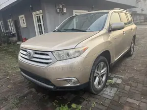 Toyota Highlander Limited 2012 Gold