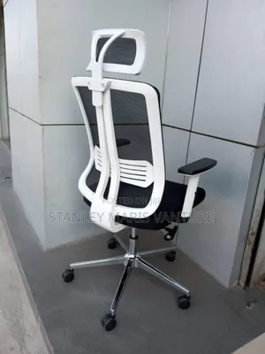Ergonomic Swivel Chair With Headrest