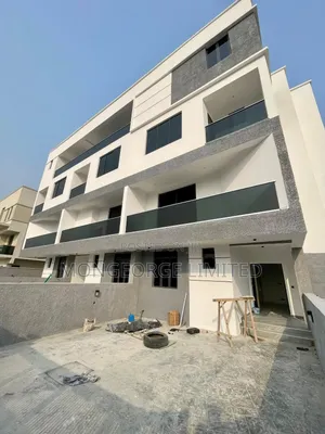 5bdrm Townhouse/Terrace in Lekki Phase 1 for sale