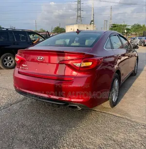 Hyundai Sonata SE 4dr Sedan (2.4L 4cyl 6A) 2015 Red