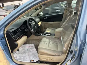 Toyota Camry XLE 4dr Sedan (2.5L 4cyl 6A) 2013