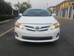 Toyota Corolla LE 4dr Sedan (1.8L 4cyl 4A) 2012 White