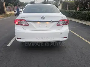 Toyota Corolla LE 4dr Sedan (1.8L 4cyl 4A) 2012 White