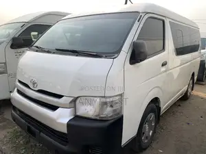 Toyota HiAce 2017 White