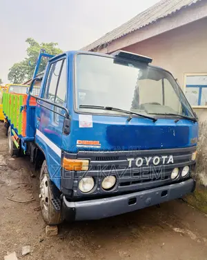 Toyota Dyna 250 Old Model 6 Tyre Blue