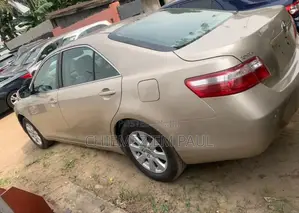 Toyota Camry XLE 4dr Sedan (2.4L 4cyl 5A) 2009 Gold