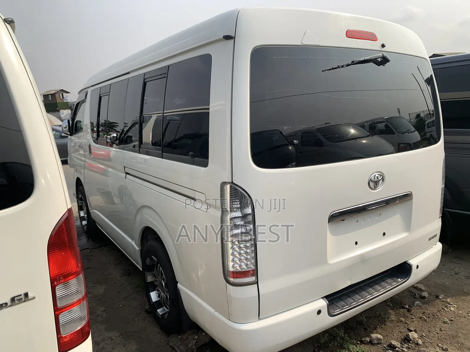Toyota HiAce 2015 White