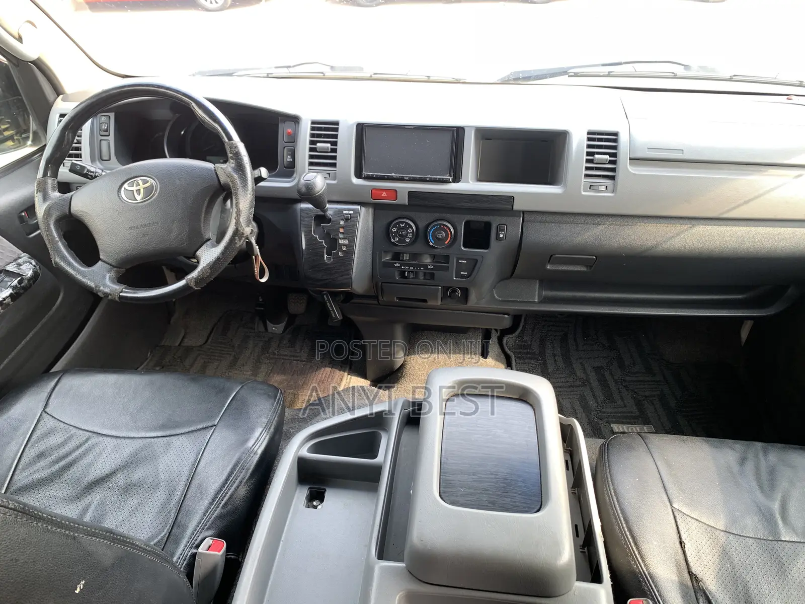 Toyota HiAce 2015 White