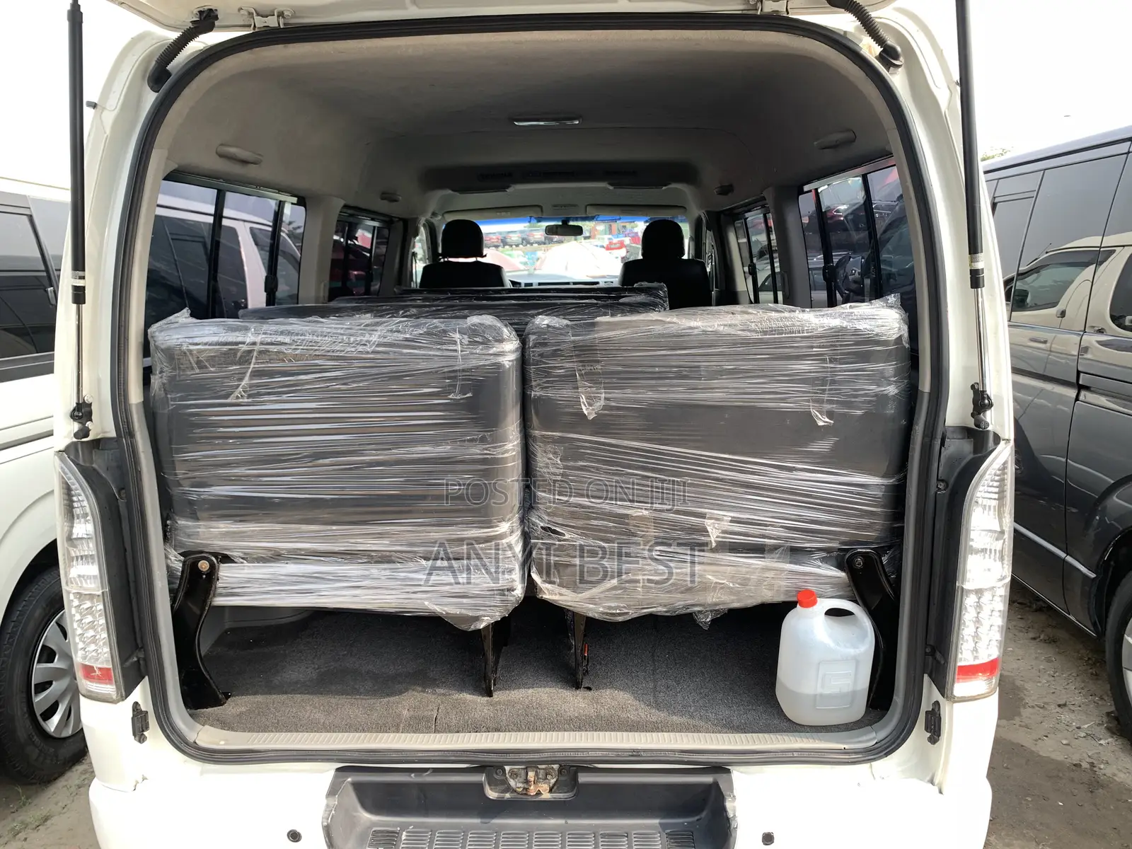 Toyota HiAce 2015 White