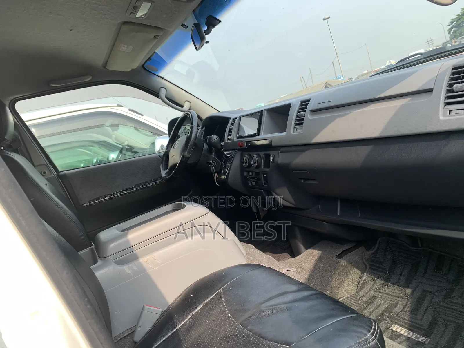 Toyota HiAce 2015 White