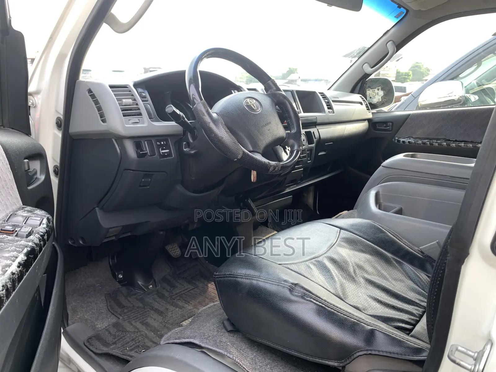 Toyota HiAce 2015 White