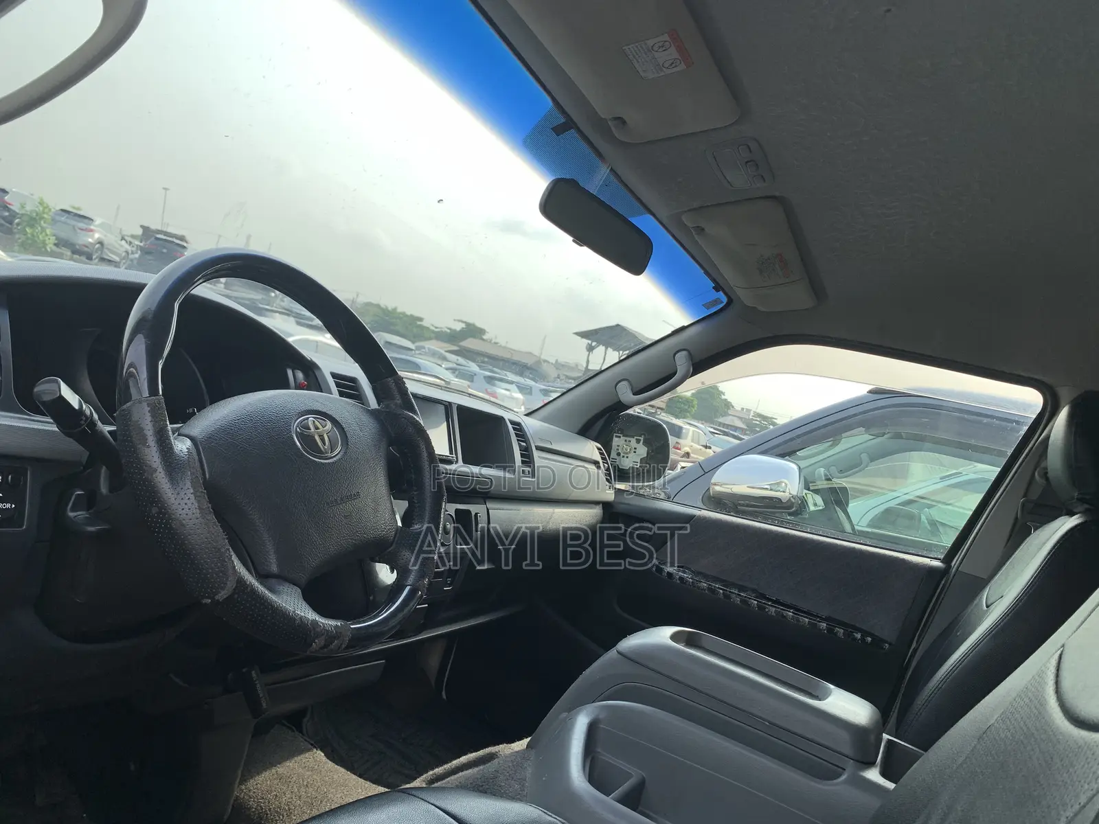 Toyota HiAce 2015 White